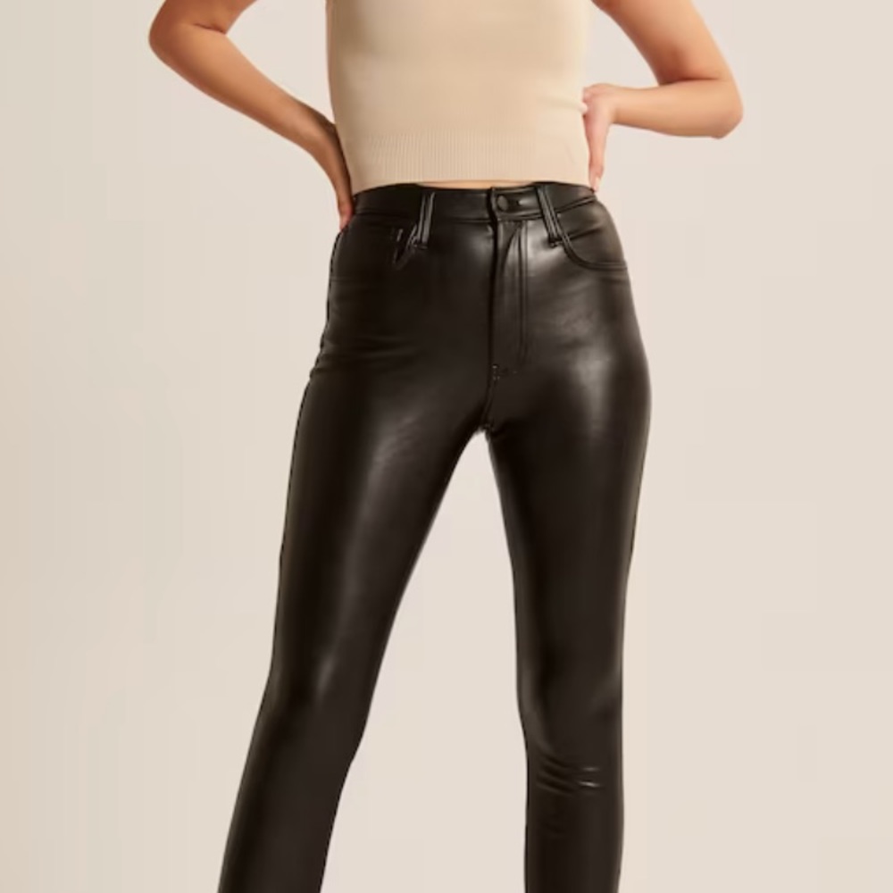 Abercrombie NWT Vegan Leather Skinny Pant
